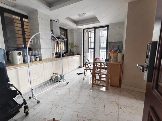 鼓楼五一广场整租 万旭秀冶里1室1厅/32平/高楼层