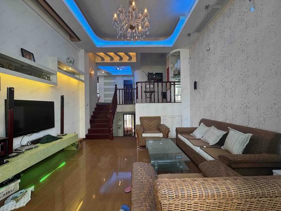 金山金桔路整租 香江枫景4室2厅/176平/中楼层