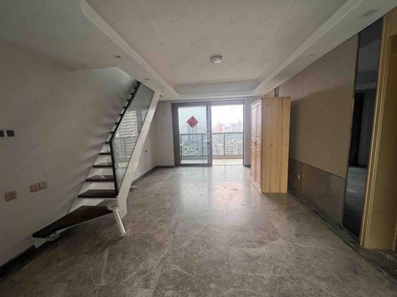 鼓楼省政府整租 保利天悦一期5室2厅/160平/低楼层