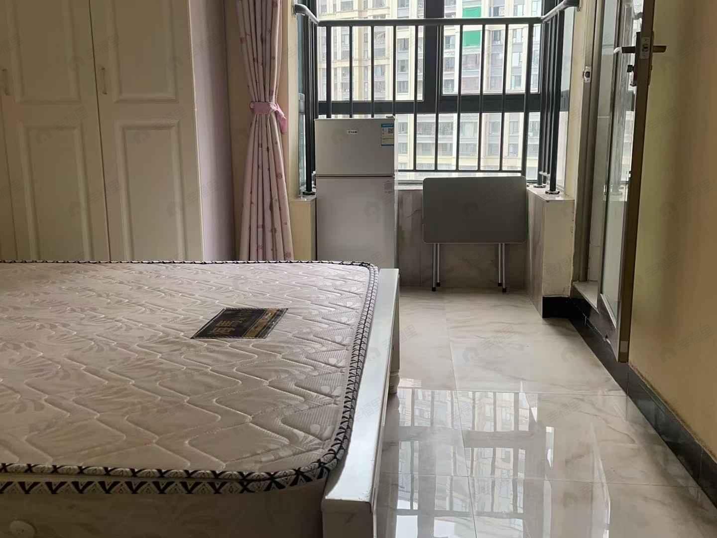 合租·阳光凡尔赛宫B区B3