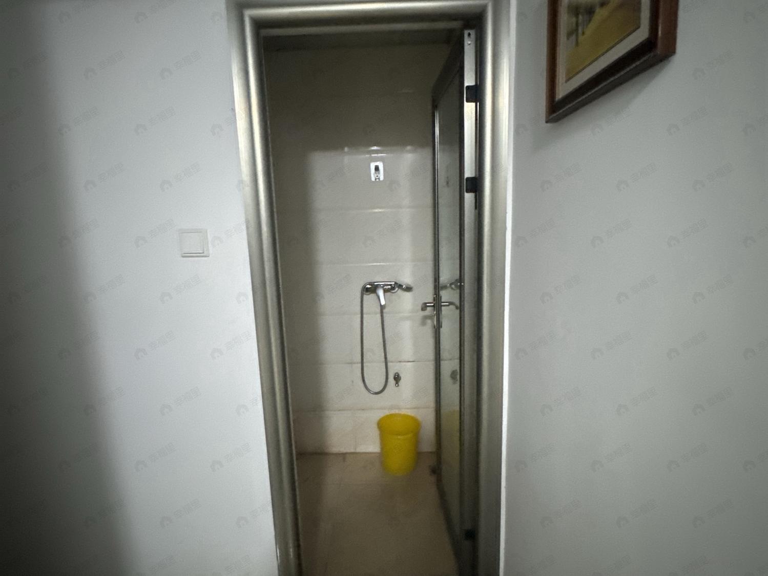 合租·金山碧水三期春晓苑