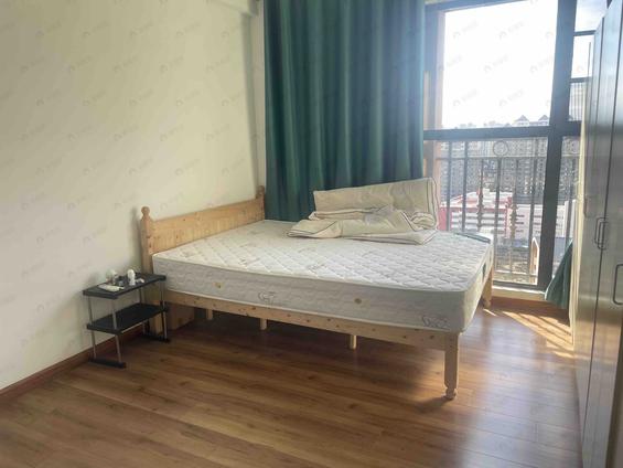 金山万达整租 中庚城三期2室1厅/70平/中楼层