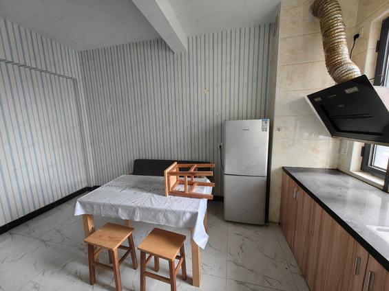 金山万达合租 仓山万达广场3室2厅/106平/低楼层