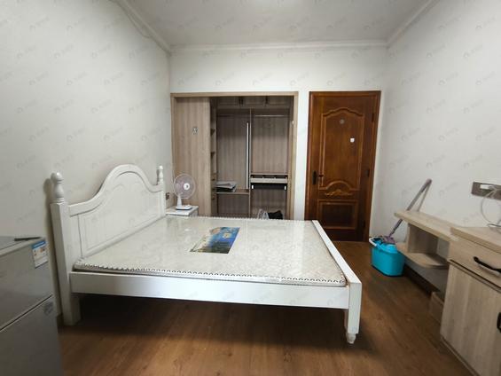 金山淮安新村合租 保利西江林语1室1厅/25平/低楼层