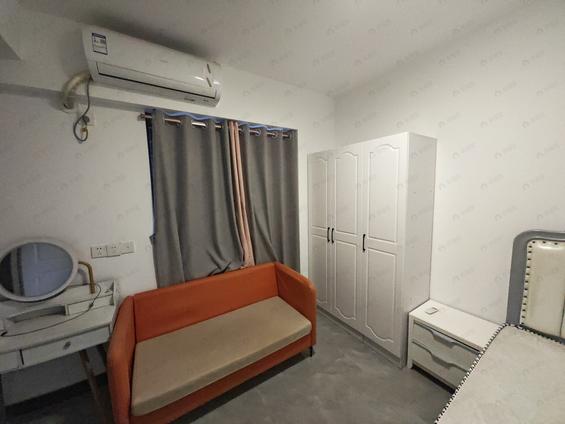 鼓楼省政府合租 保利天悦颐景花园4室1厅/77平/低楼层