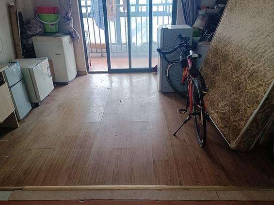 鼓楼西二环中路合租 杨桥新苑4室1厅/120平/高楼层