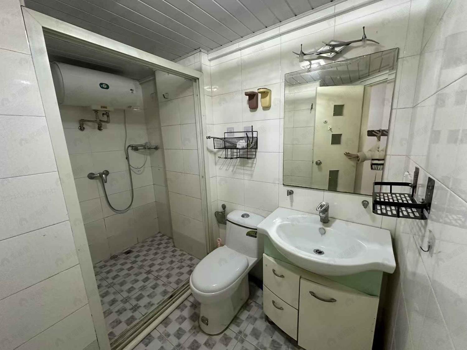 合租·金山碧水三期春晓苑