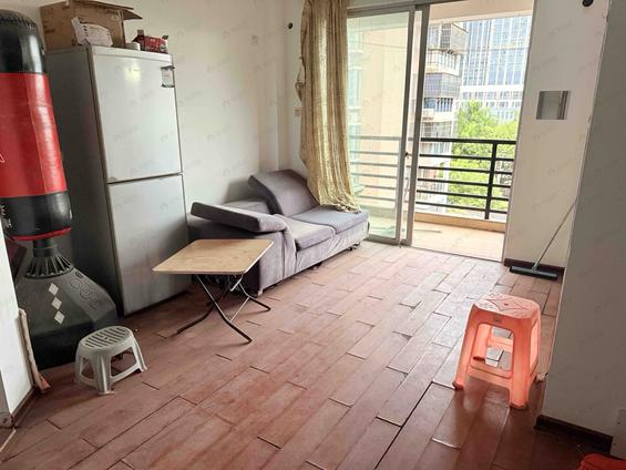 金山金桔路整租 金山桔园一期吉苑5室2厅/143平/高楼层