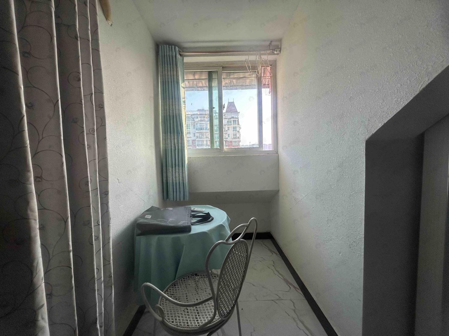 合租·金山碧水三期春晓苑