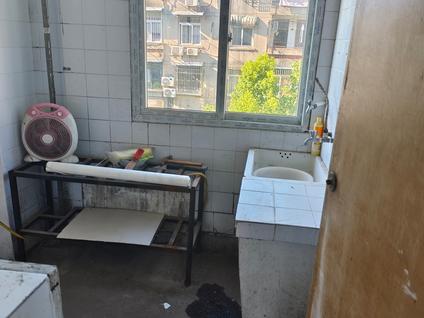 镜湖弋矶山整租 团结四村3室1厅/57平/高楼层