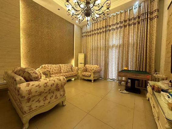 金山金桔路整租 香江枫景5室2厅/185平/低楼层