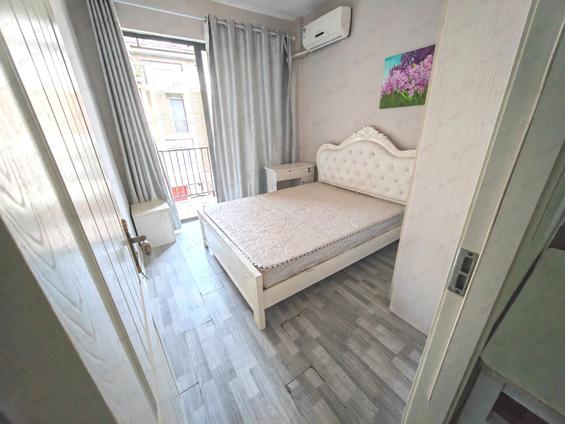 金山金桔路合租 中天金海岸四期天骄苑2室1厅/70平/低楼层