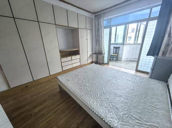 鼓楼鼓西西湖合租 陆庄花园3室2厅/138平/高楼层