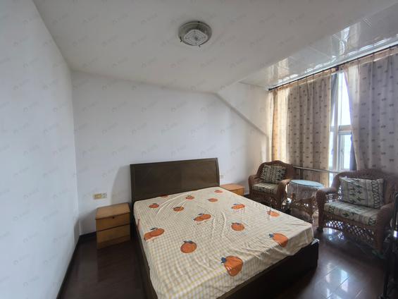 金山金山大道合租 融信第一城1期1室1厅/125平/高楼层