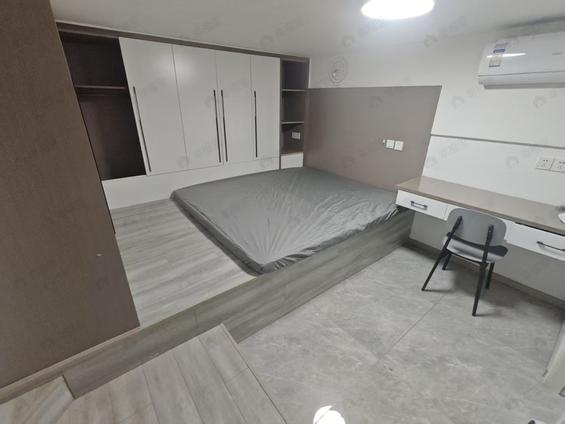 仓山火车南站整租 阳光城大都会SOHO1室1厅/55平/中楼层