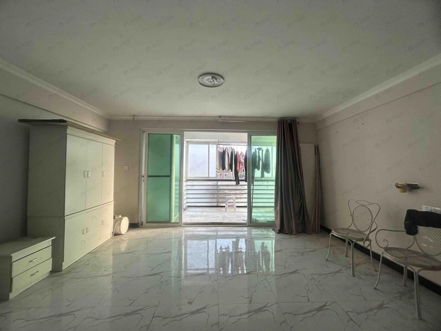 合租·金山碧水三期春晓苑