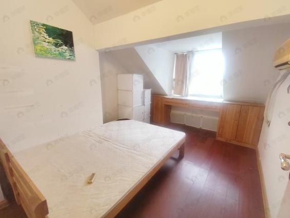 金山金山大道合租 融信第一城3期三味舒屋3室2厅/89平/高楼层