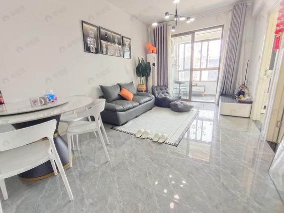 金山万达整租 杉林华府2室1厅/71平/中楼层