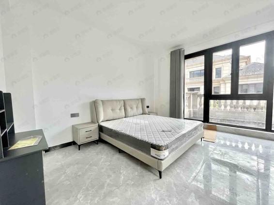 闽侯高新区整租 樾榕湾5室2厅/252平/低楼层