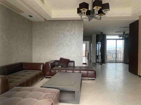 金山金桔路整租 公园道一号B区4室2厅/173平/中楼层