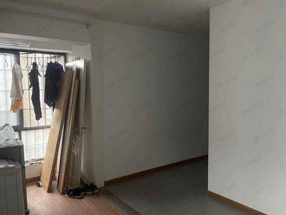 鼓楼乌山西路合租 融侨锦江悦府南区B区3室1厅/137平/低楼层