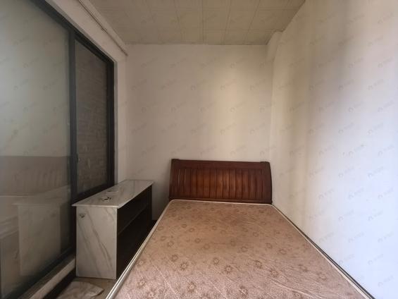 金山金山大道合租 融信第一城4期宽域3室1厅/135平/中楼层