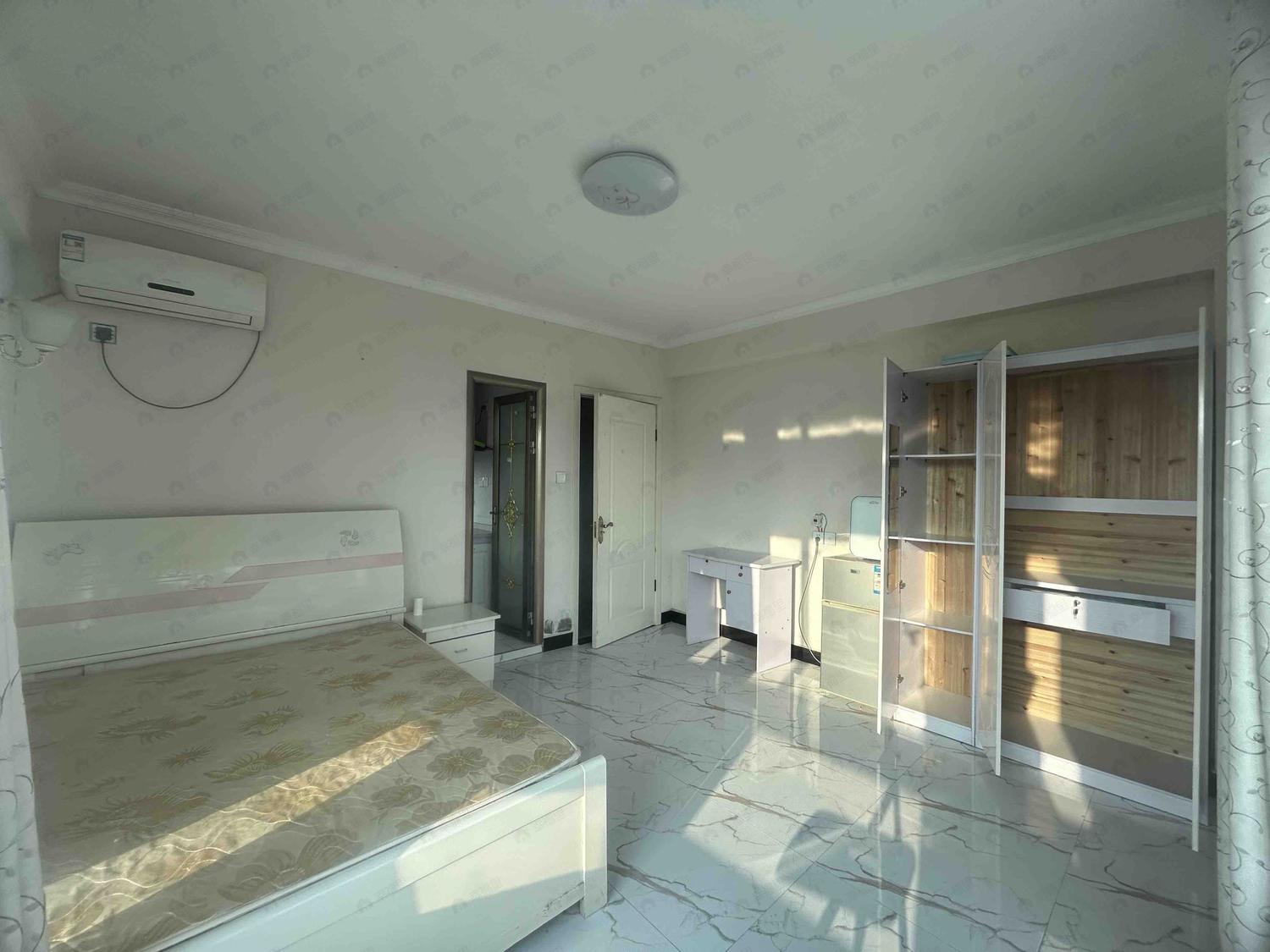 合租·金山碧水三期春晓苑