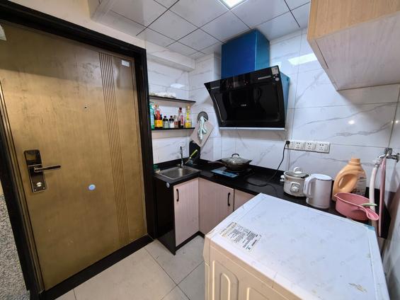 鼓楼八一七北路合租 保利中庚首开乌山九巷SOHO3室2厅/25平/低楼层