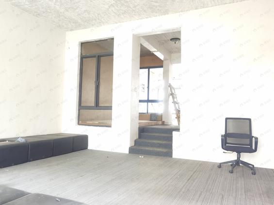 金山金桔路整租 中天金海岸二期俊仕苑5室2厅/208平/低楼层