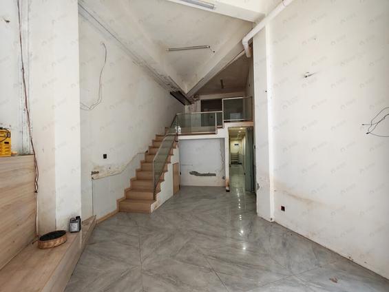 金山金山大道整租 香江明珠1室2厅/64平/低楼层