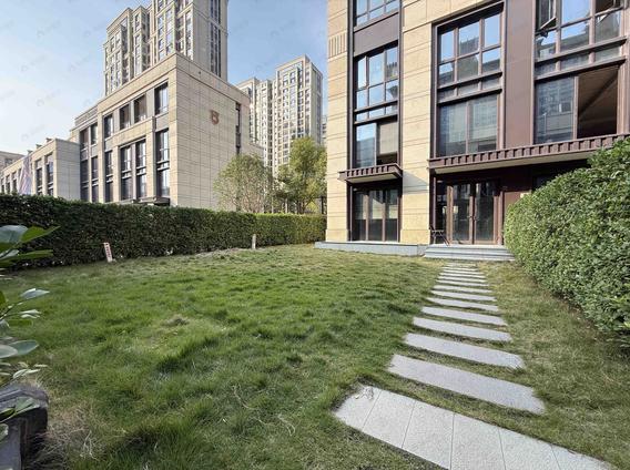 金山万达整租 紫金九号1室0厅/155平/低楼层