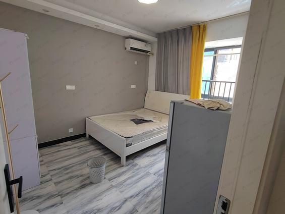 金山万达合租 金建小区(三期)1室1厅/35平/低楼层